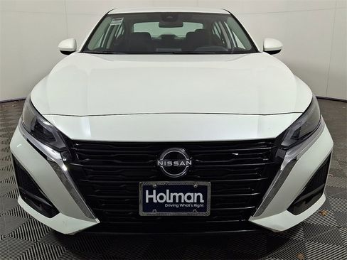 Used 2023 Nissan Altima 2.5 SV image 2