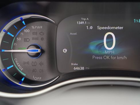 Used 2017 Chrysler Pacifica Touring Plus FWD image 28