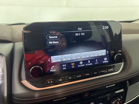 Used 2023 Nissan Rogue SL w/ SL Premium Package image 19