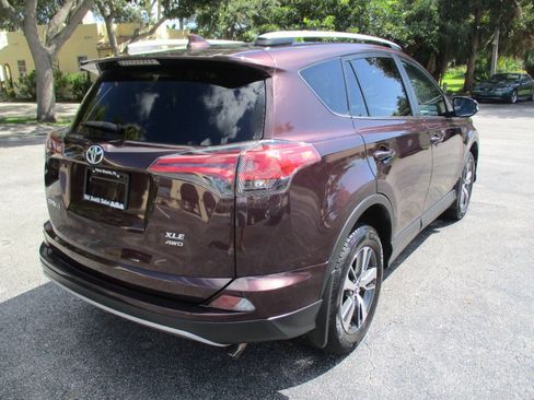 Used 2017 Toyota RAV4 XLE AWD/4WD image 8