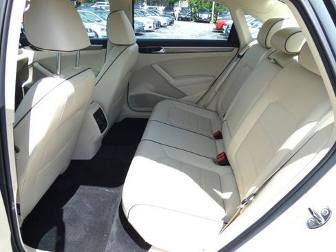 Used 2016 Volkswagen Passat 1.8T SE image 8