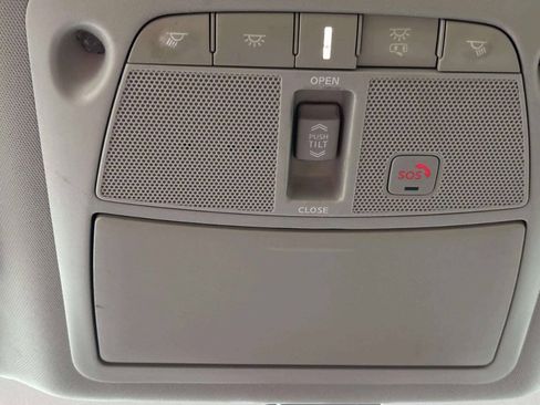Used 2016 Nissan Maxima Platinum FWD image 26