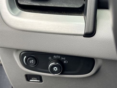 Used 2018 GMC Terrain SLE w/ Driver Convenience Package FWD image 17
