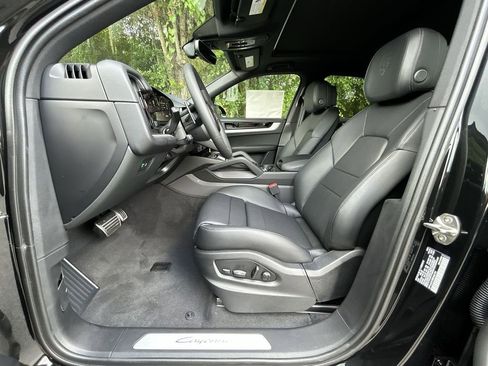 Certified 2025 Porsche Cayenne image 6