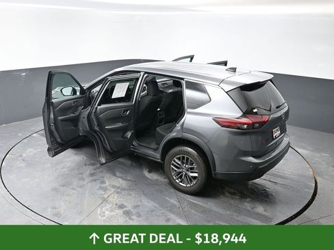 Used 2024 Nissan Rogue S image 61