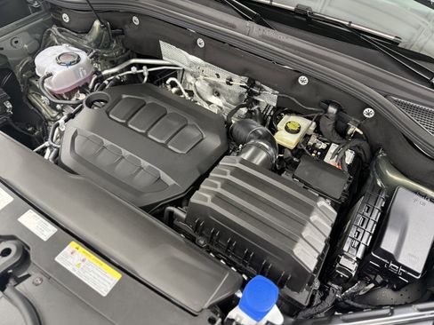 Used 2025 Volkswagen Atlas Peak Edition SE image 32