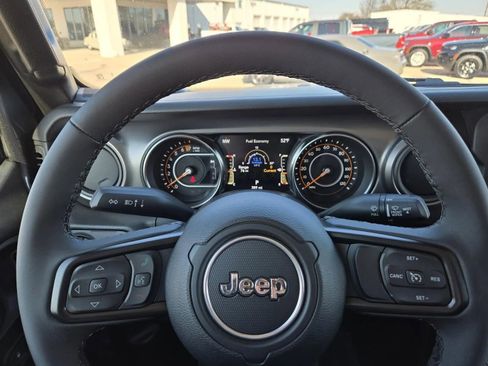 New 2023 Jeep Gladiator Willys image 18