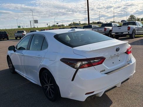 Used 2024 Toyota Camry SE FWD image 5