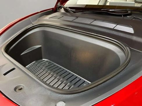 Used 2024 Tesla Model Y 2WD image 93