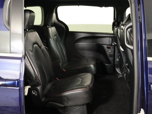 Used 2020 Chrysler Pacifica Limited image 30