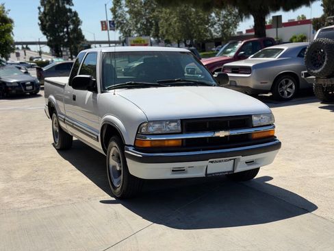 Used 2000 Chevrolet S10 Pickup LS w/ Preferred Equipment Group RWD image 4