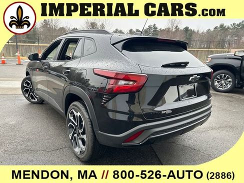 New 2026 Chevrolet Trax RS w/ Sunroof Package FWD image 9