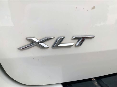 Used 2022 Ford Explorer XLT w/ Equipment Group 202A RWD image 8