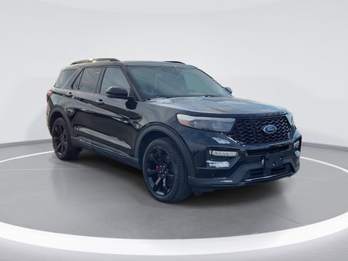 Used 2020 Ford Explorer ST w/ ST Street Pack image 2