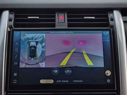 Used 2025 Land Rover Discovery S image 17