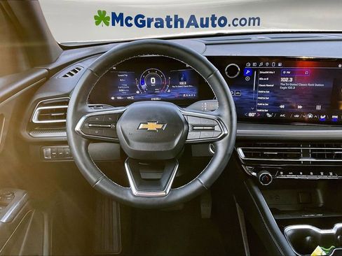 Used 2025 Chevrolet Traverse LT image 10