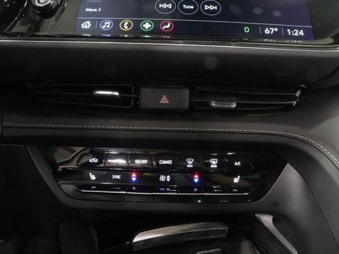 Used 2023 Buick Envision Essence AWD/4WD image 10