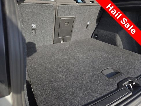 Used 2024 Volvo XC40 B5 Core image 32