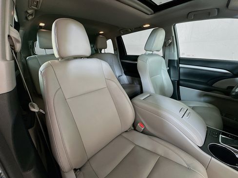 Used 2018 Toyota Highlander XLE image 28