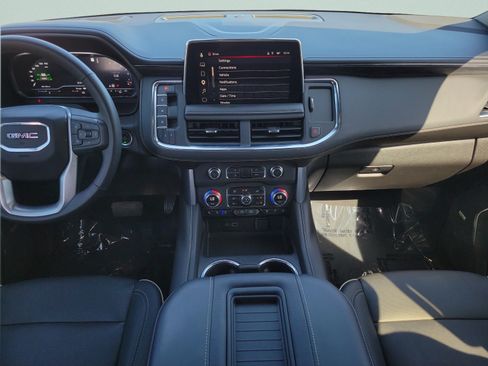 Used 2023 GMC Yukon XL SLT w/ SLT Luxury Package AWD/4WD image 15