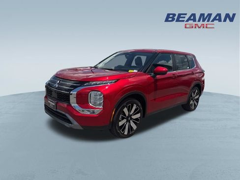 Used 2025 Mitsubishi Outlander SE AWD/4WD image 3