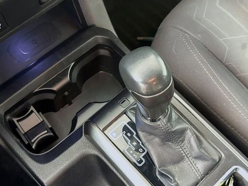 Used 2016 Toyota Tacoma TRD Sport w/ Towing Package image 17