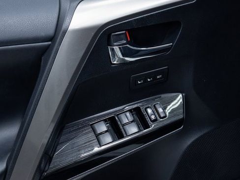 Used 2017 Toyota RAV4 Limited image 11