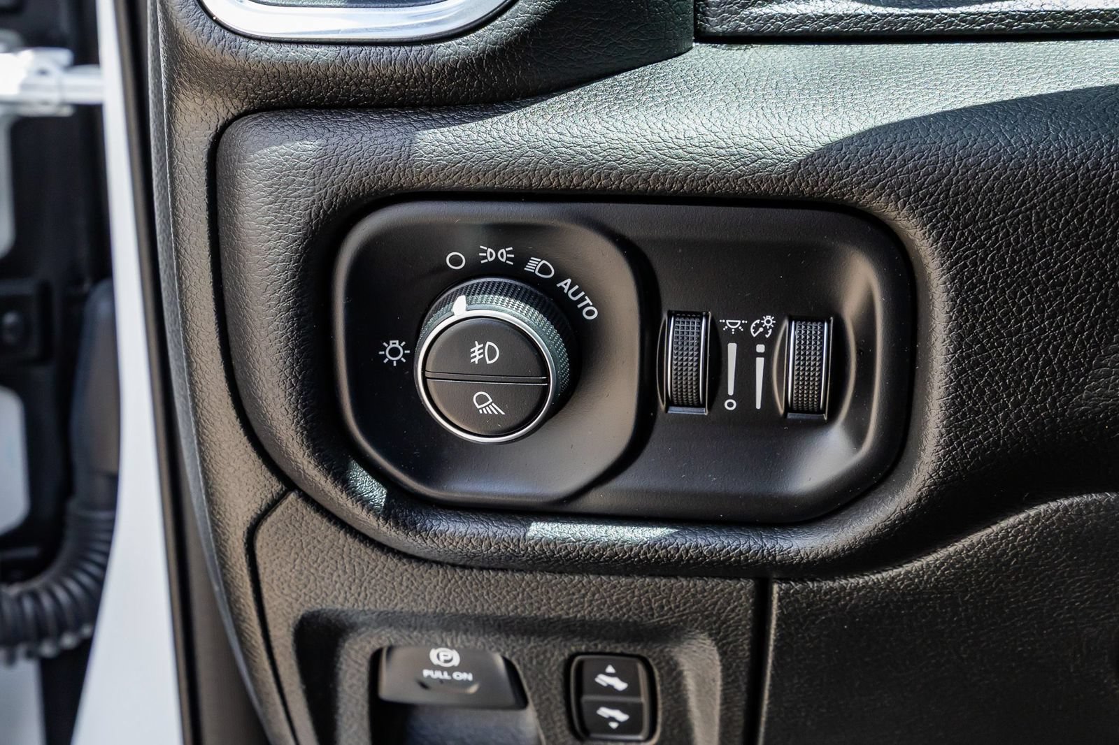 Used 2025 RAM 1500 Laramie AWD/4WD image 22