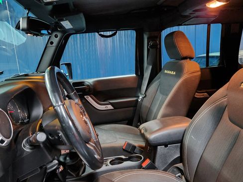 Used 2015 Jeep Wrangler Unlimited Sahara w/ Dual Top Group image 7