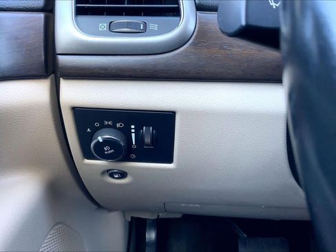 Used 2018 Jeep Grand Cherokee Laredo image 32