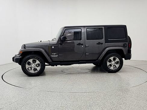 Used 2017 Jeep Wrangler Unlimited Sahara w/ Connectivity Group AWD/4WD image 8