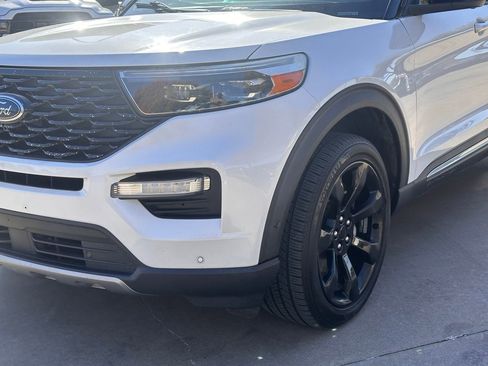 Used 2020 Ford Explorer Platinum w/ Premium Technology Package image 7