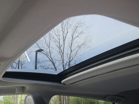 Used 2016 Toyota RAV4 XLE AWD/4WD image 9