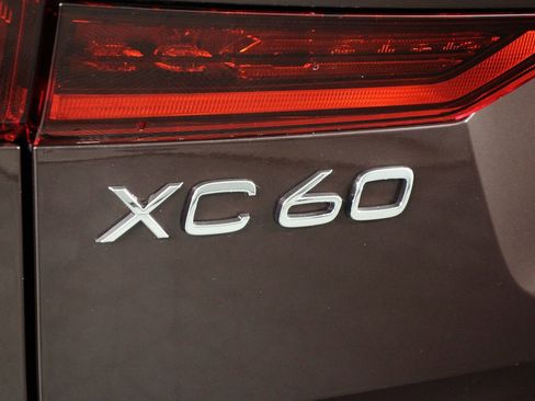 New 2026 Volvo XC60 B5 Plus AWD/4WD image 16