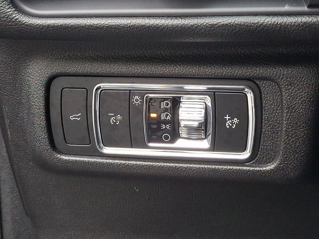 Used 2022 Lincoln Corsair AWD w/ Premium Package image 25