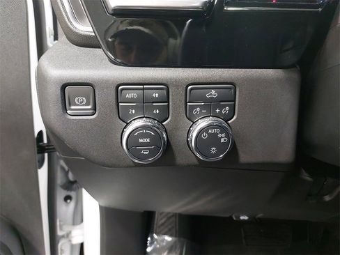 Used 2023 GMC Sierra 1500 SLE image 26