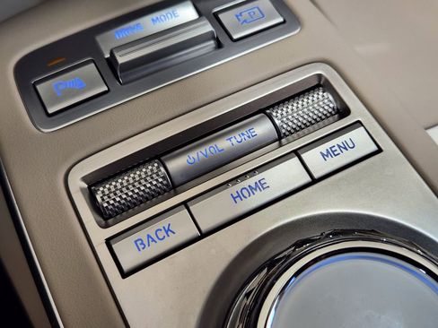 Used 2025 Genesis GV70 2.5T image 18