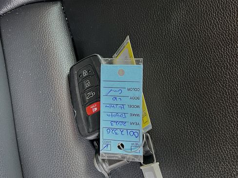 Used 2023 Toyota Highlander XLE image 36