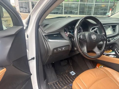 Used 2018 Buick Enclave Premium FWD image 3