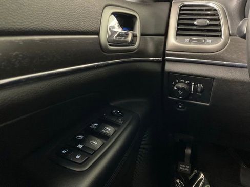 Used 2018 Jeep Grand Cherokee Limited w/ Luxury Group II image 18