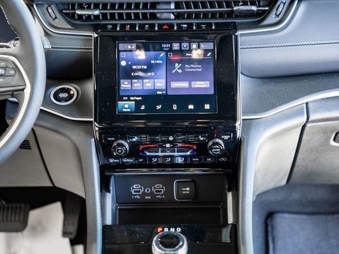 New 2025 Jeep Grand Cherokee Laredo X w/ Luxury Tech Group I image 20