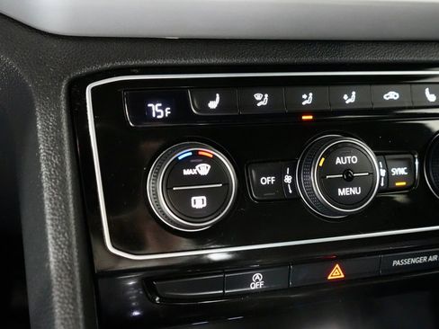 Used 2022 Volkswagen Atlas Cross Sport SE w/ Panoramic Sunroof Package image 22