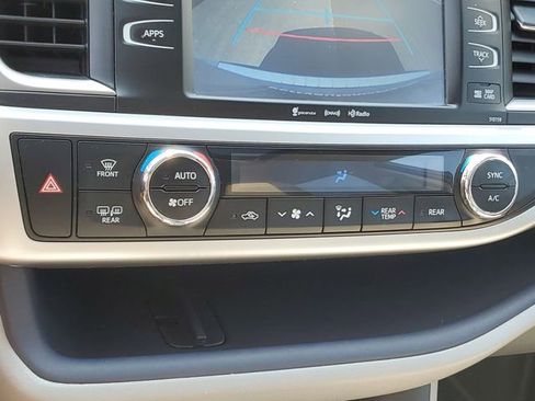 Used 2016 Toyota Highlander XLE AWD/4WD image 30