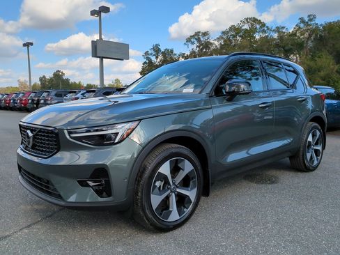 New 2026 Volvo XC40 B5 Plus w/ Protection Package Premier image 8