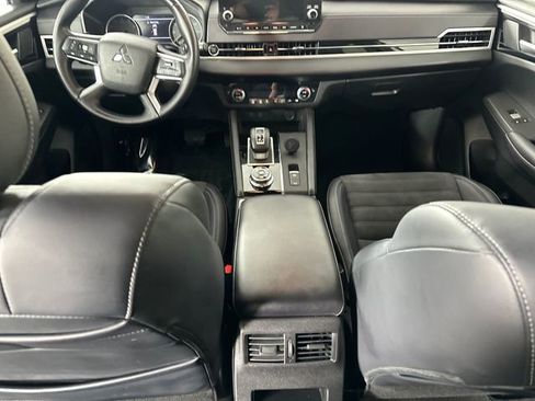Used 2023 Mitsubishi Outlander SE AWD/4WD image 18
