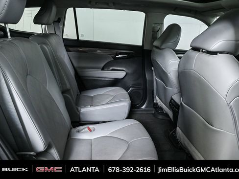 Used 2021 Toyota Highlander Platinum image 21