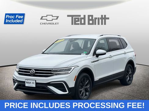 Used 2022 Volkswagen Tiguan SE image 1