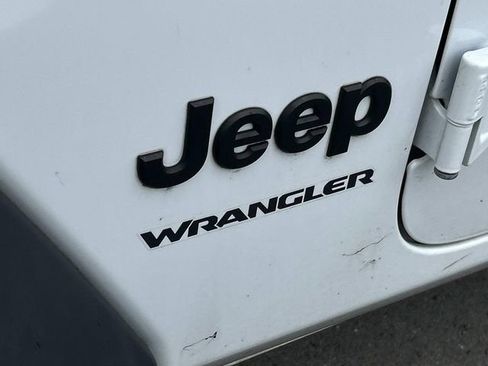 Used 2022 Jeep Wrangler Sport AWD/4WD image 9