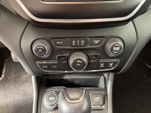 Used 2021 Jeep Cherokee Latitude Lux AWD/4WD image 21