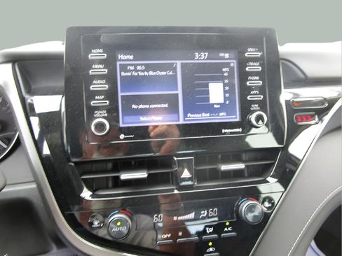 Used 2023 Toyota Camry SE image 12